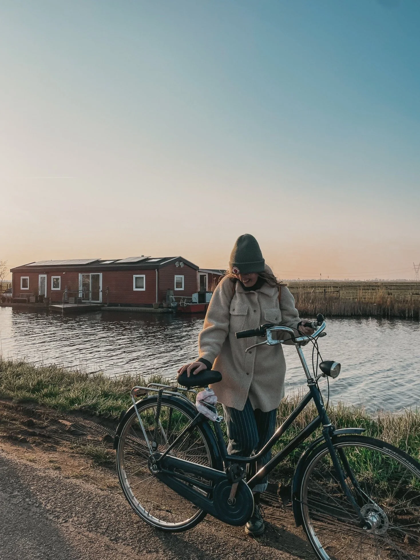 the cycling path to broek in waterland is next to canals, rivers and houseboats