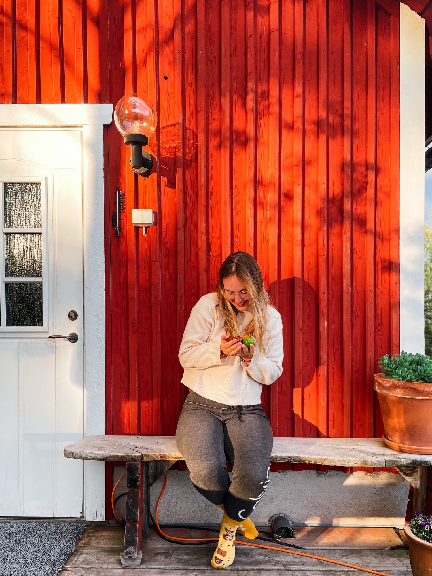 evelyne by the red cottage in a golden light