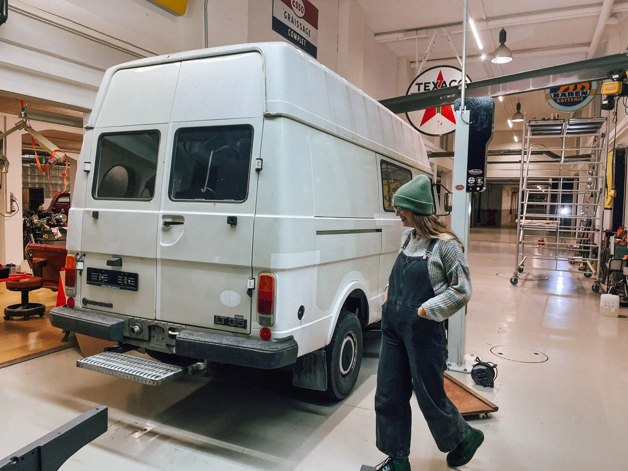 evelyne walking past the white vw lt 35 in the showroom