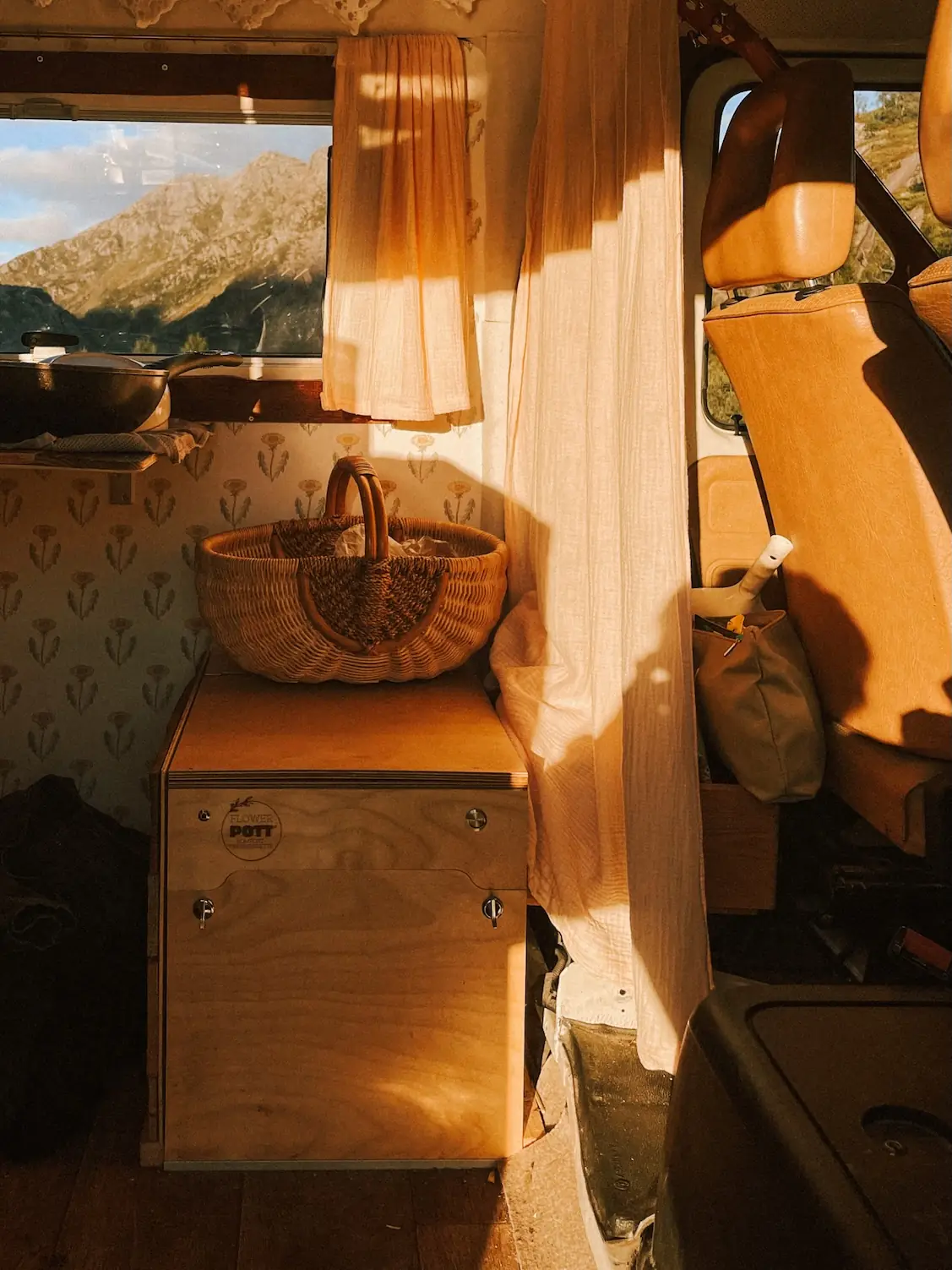 the flower pott dry toilet in the van