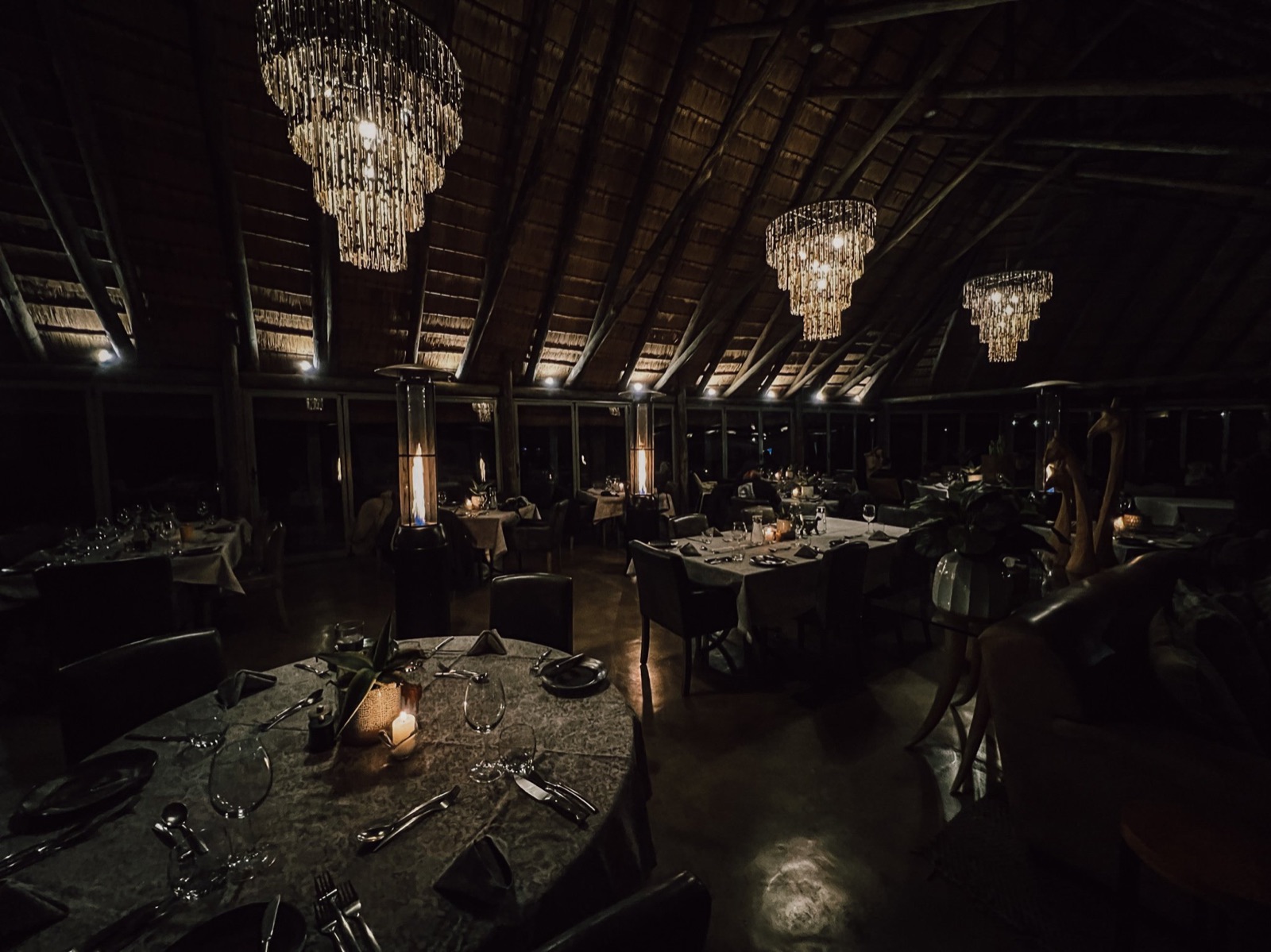 ndaka safari by night - the tables are ready for dinner