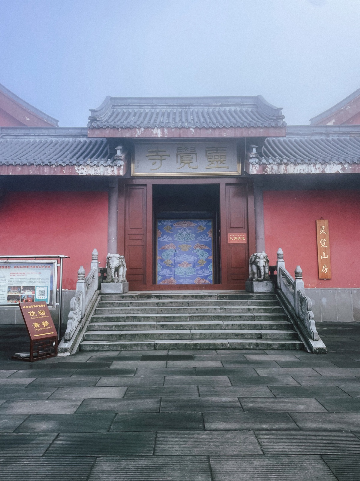 you can taste vegan food in some temples along the hike down
