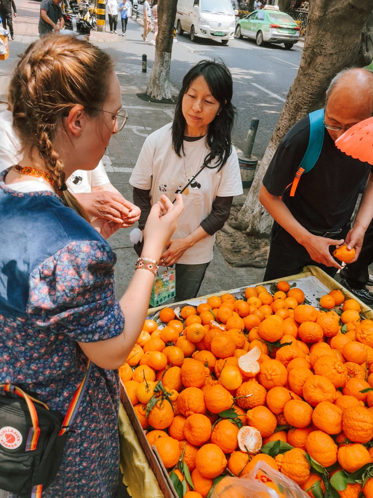 pa-pa-gan season! evelyne trying these juicy mandarin oranges