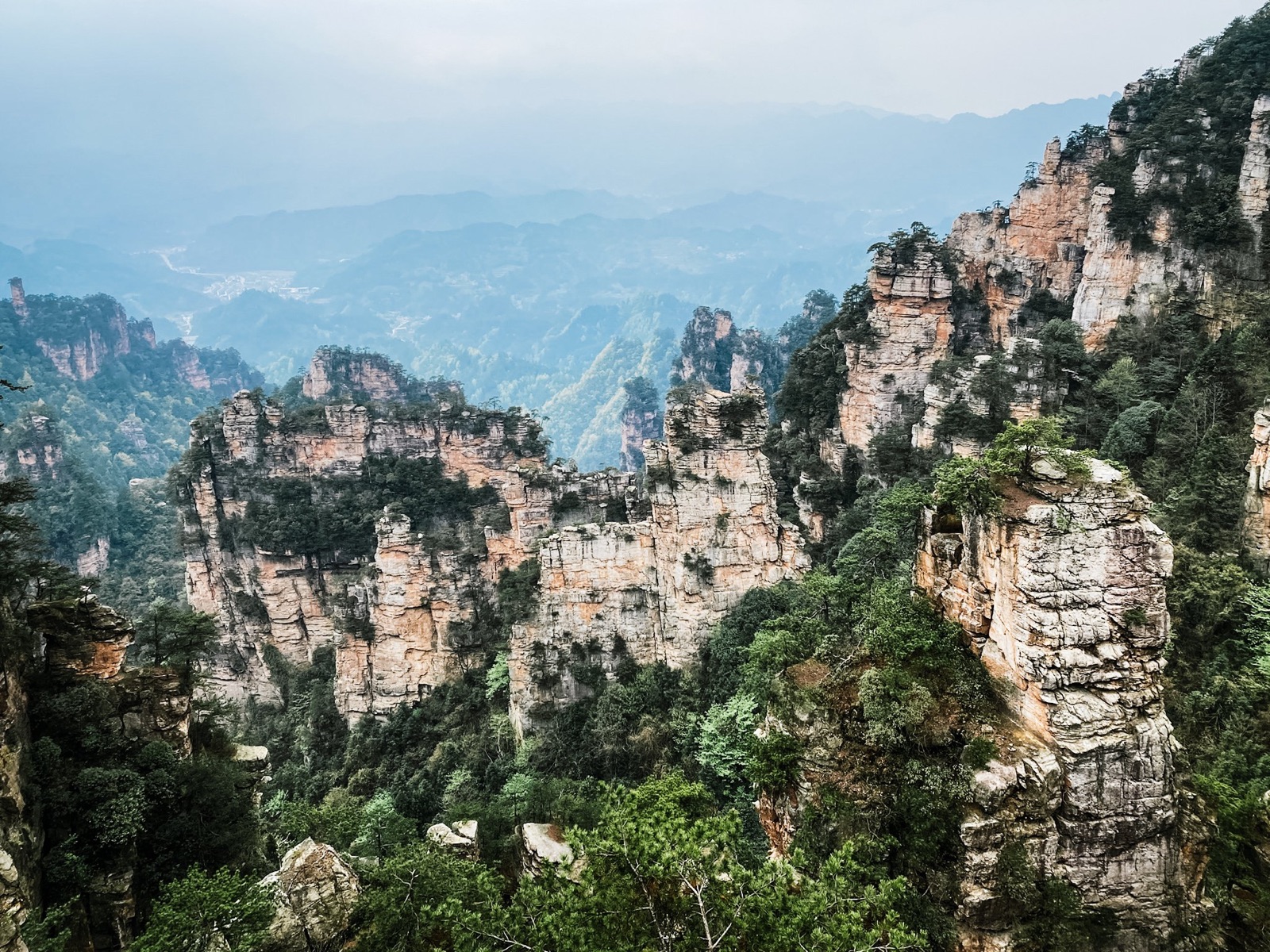 the natural great wall, which can be overlooked at yang jia jie