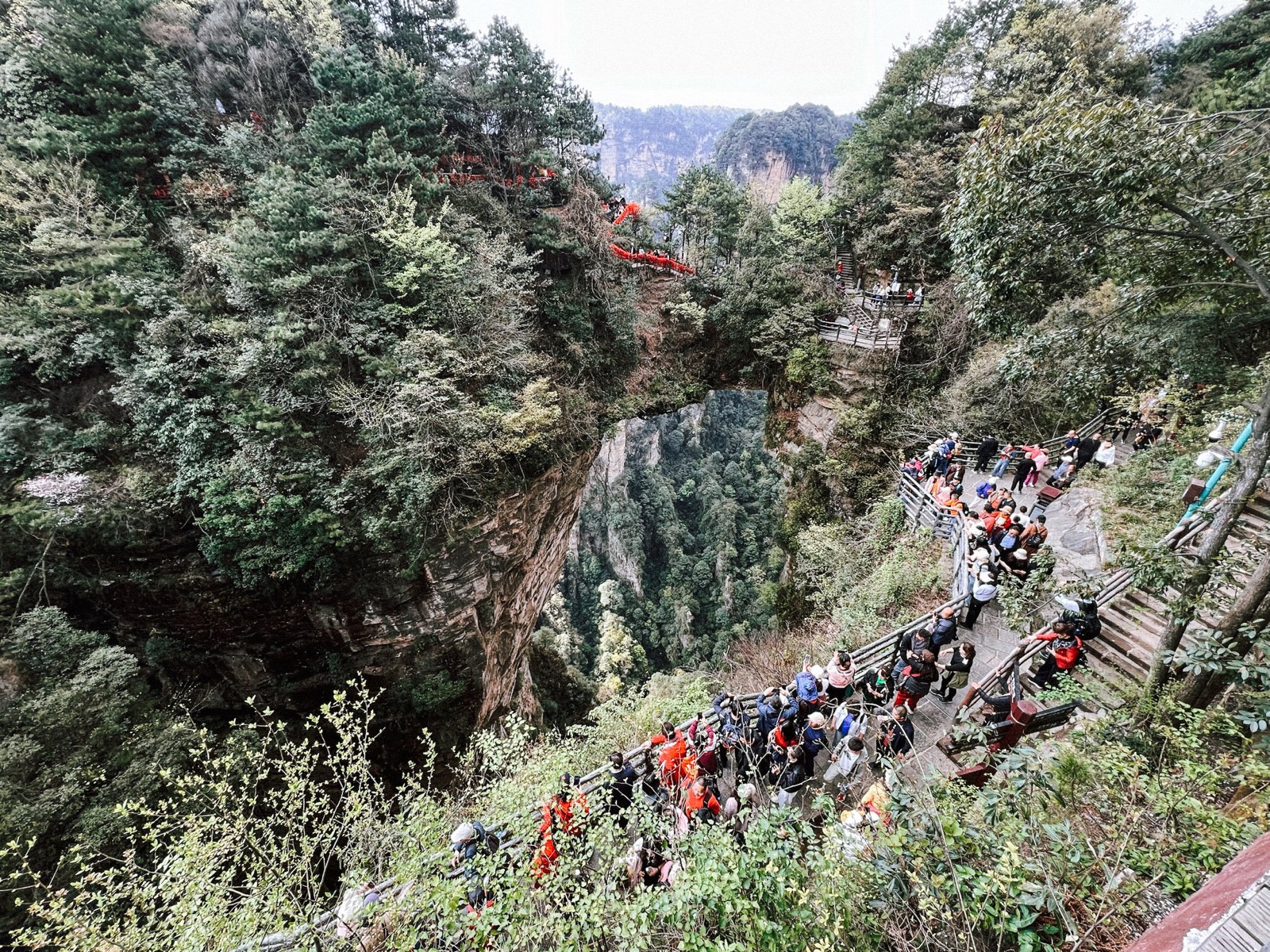the main attractions are breathtaking, but easily accessible by shuttle and thus full of people