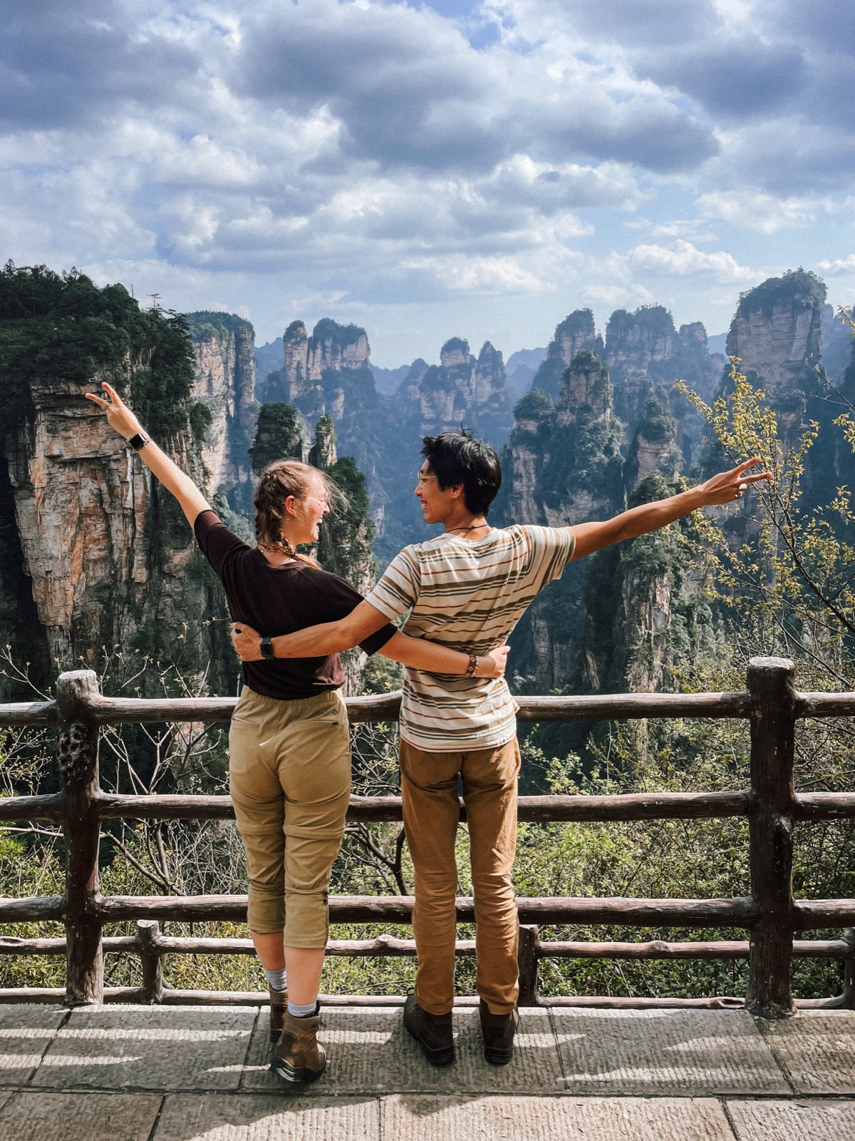 the avatar mountains are located inside zhang jia jie